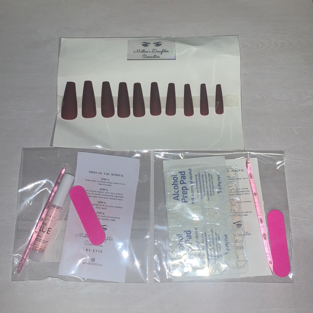 Press on nails